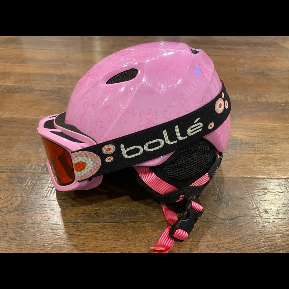 Adjustable Giro helmet and Bolle goggles. Ski/snowboard.